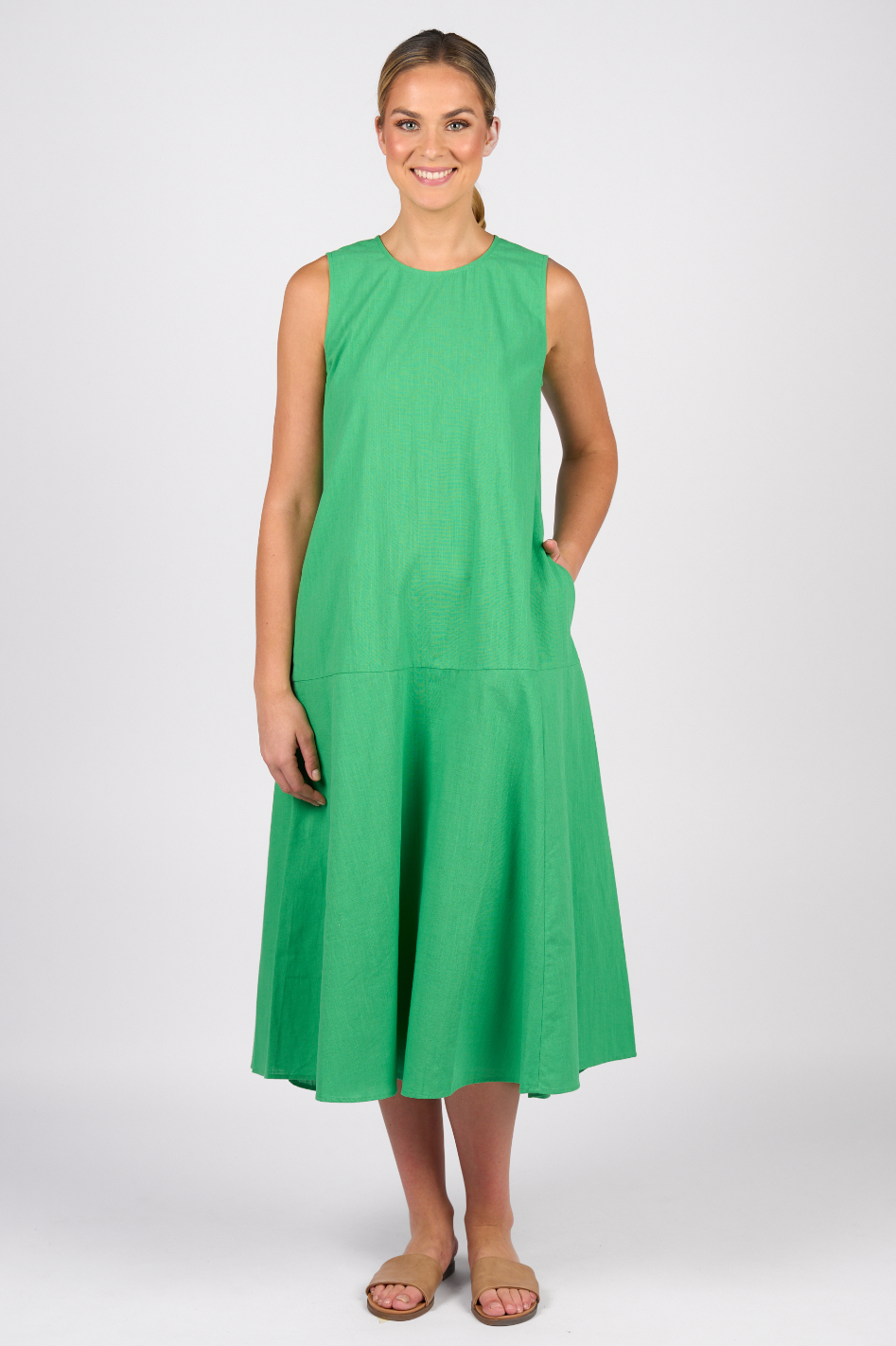 Vassalli Sleeveless Dress in Clover