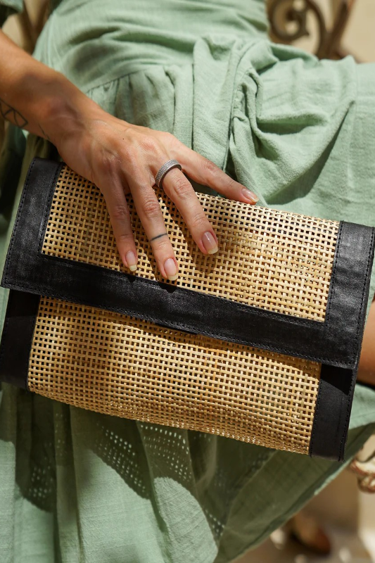 Voyage The Label Seoul Clutch | Black