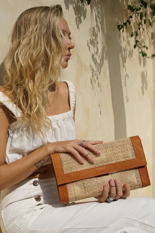 Voyage The Label Seoul Clutch | Tan