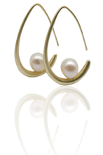 Load image into Gallery viewer, YiSu Design Arch Hoop Earrings Gold
