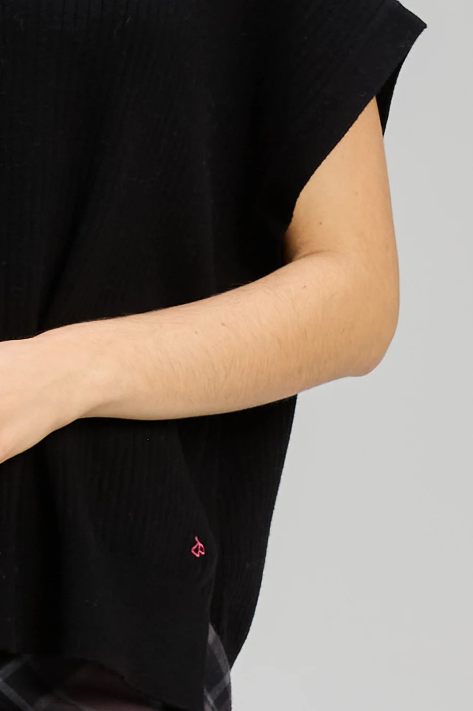 Zaket and Plover Sleeveless Crew Essential in Black