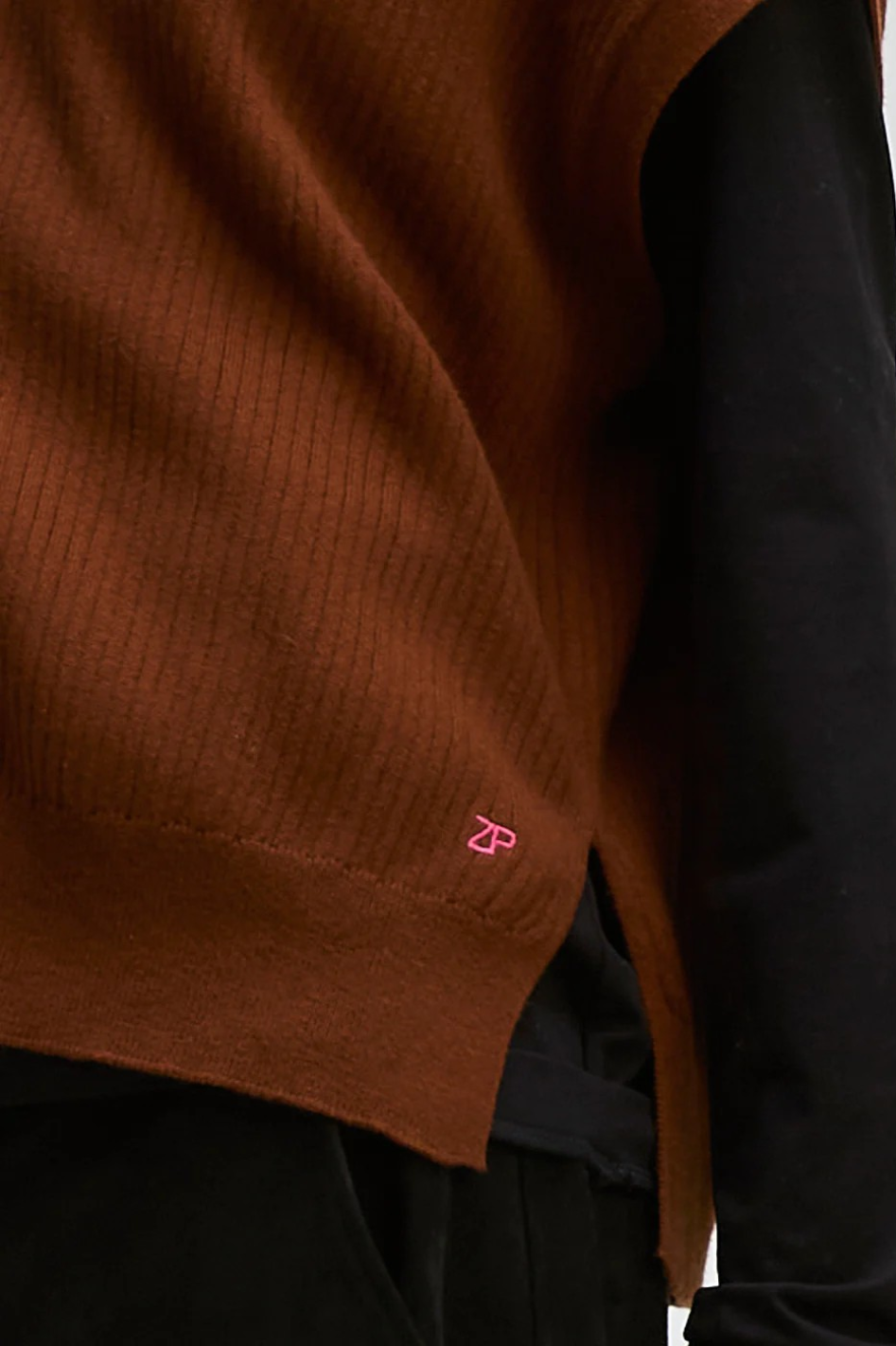 Zaket and Plover Sleeveless Crew Essential in Chestnut