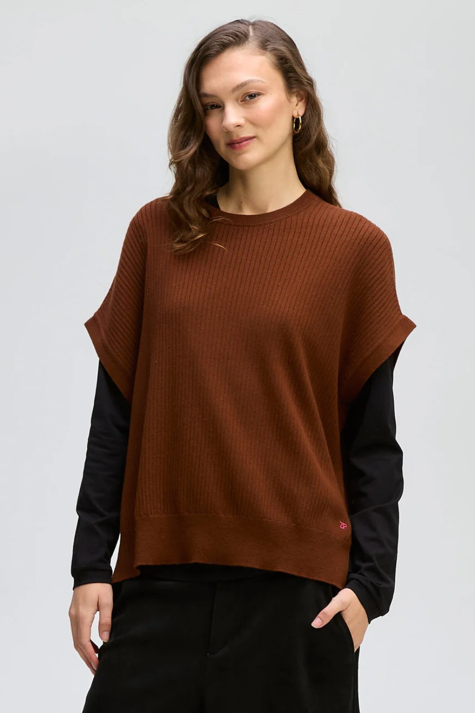 Zaket and Plover Sleeveless Crew Essential in Chestnut