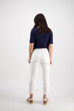 Load image into Gallery viewer, Vassalli Printed Slim Pant in White

